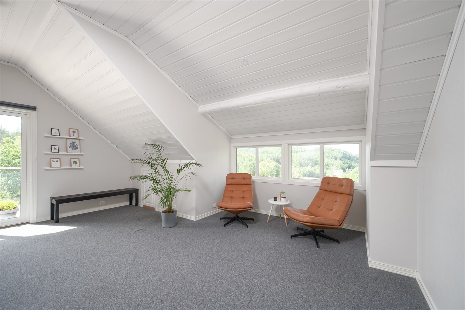 Loftstuen er et fleksibelt rom som kan innredes etter behov, for eksempel som en ekstra TV-stue. Galleribilde