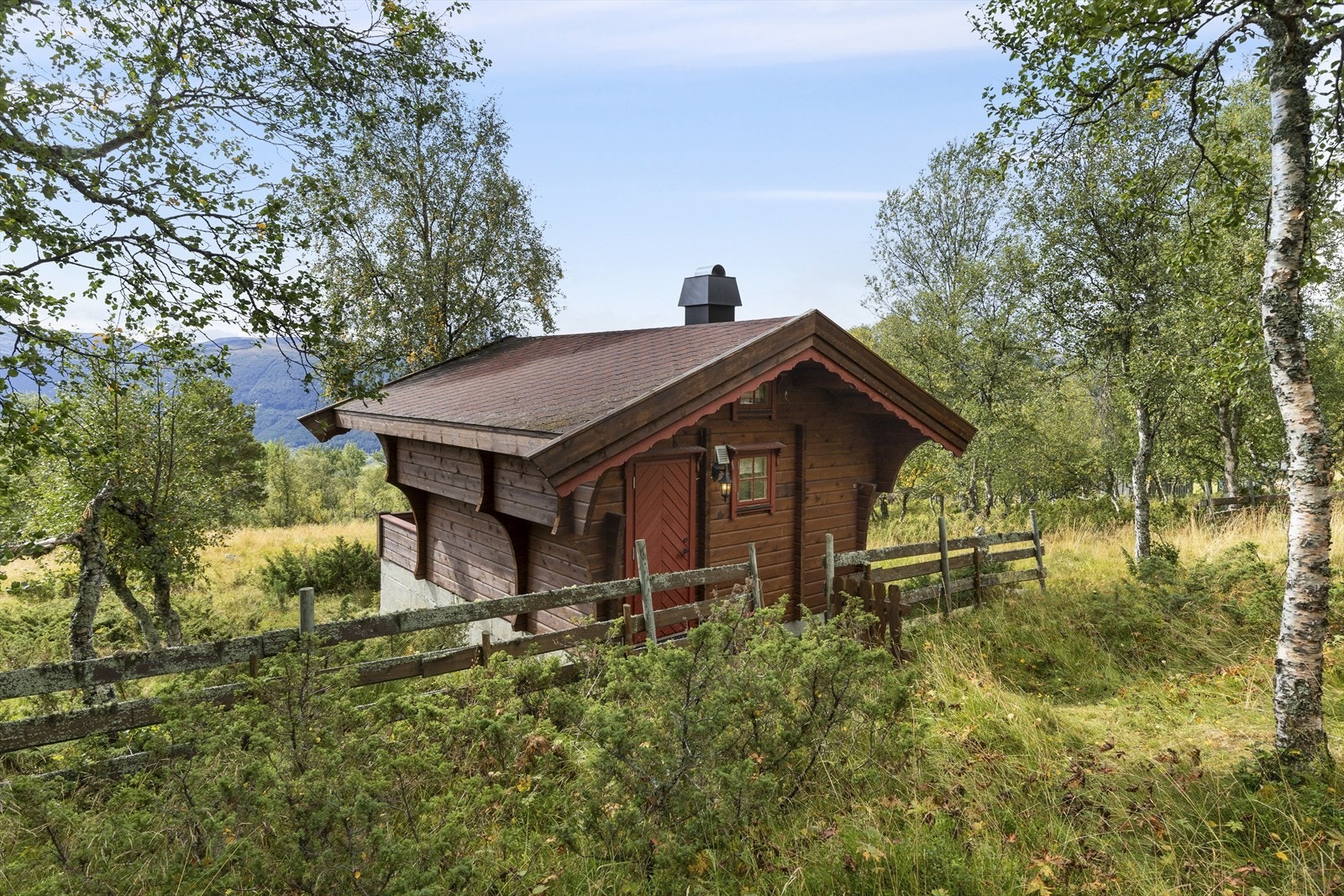 Eiendommen er bebygget med hytte, anneks og bod/skåle. Galleribilde
