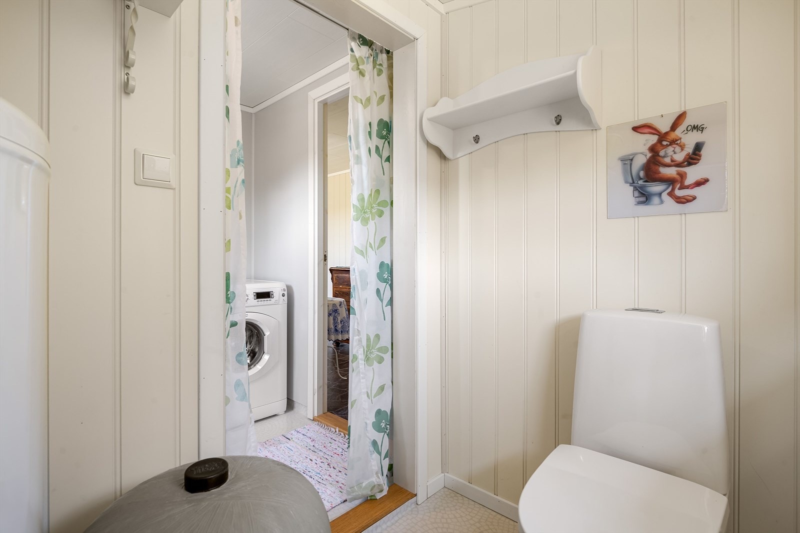 På innsiden er det toalettrom. Galleribilde