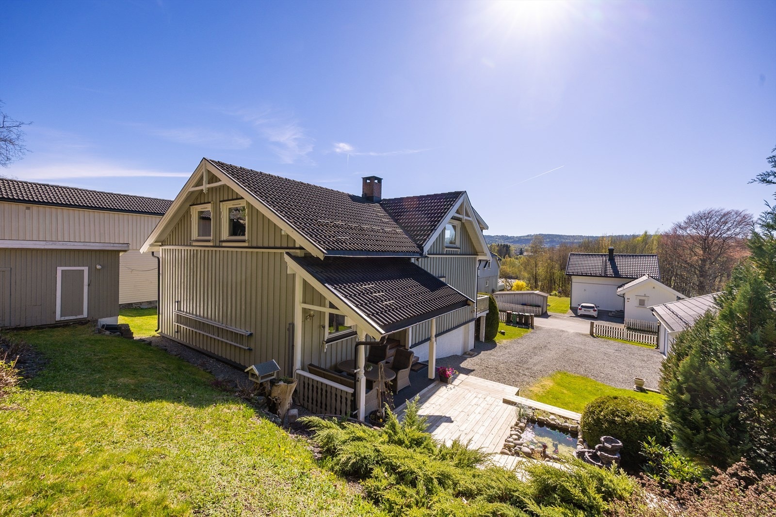 Fasade mot hagen. Galleribilde