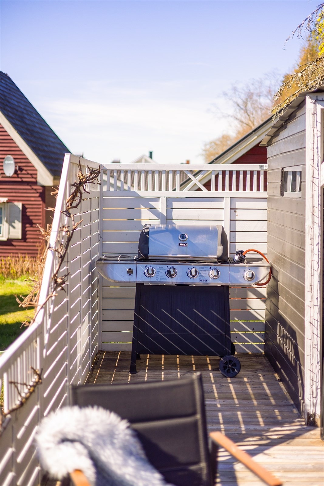 Egen, skjermet plass for grillen. Galleribilde