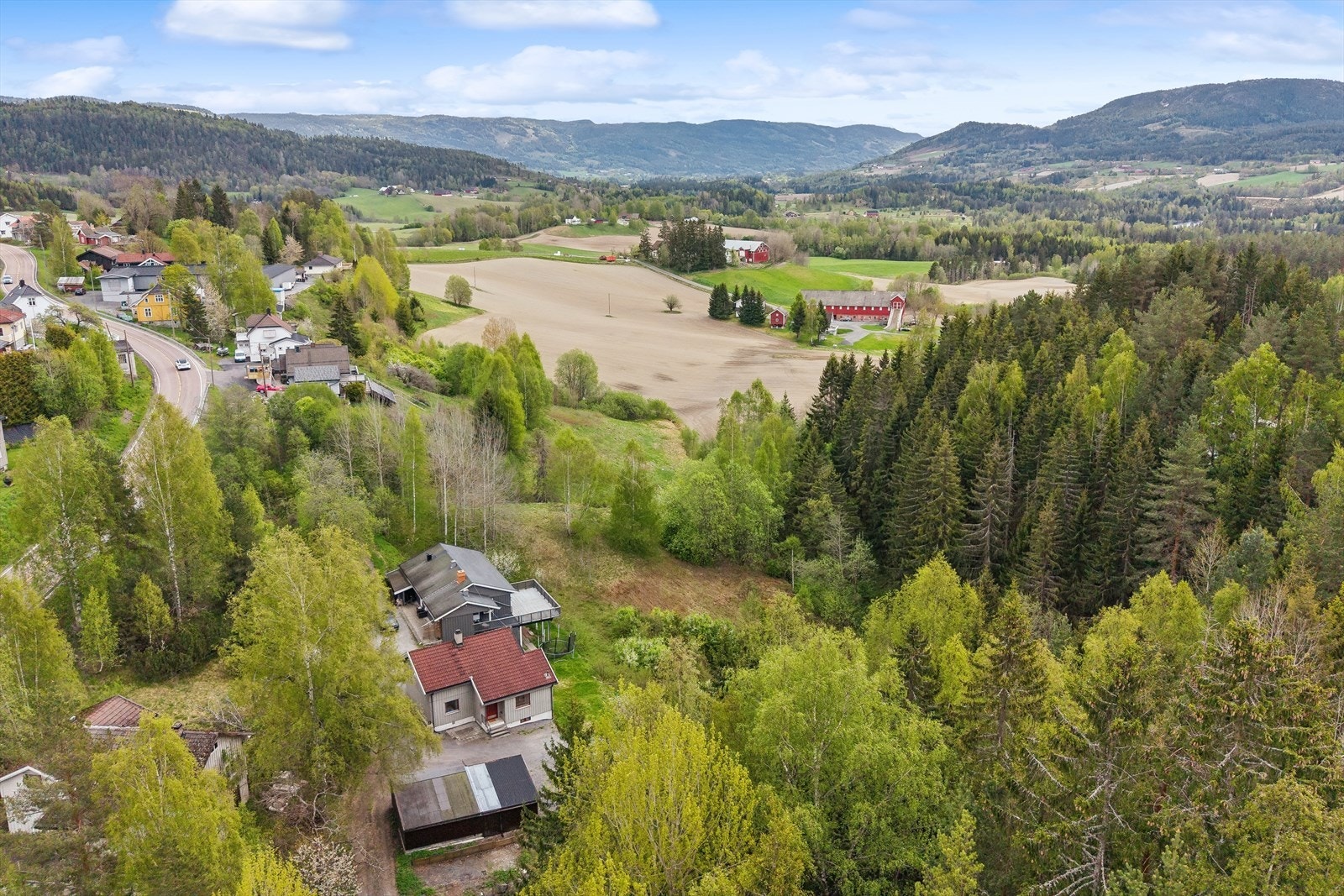 Skjermet og landlig eiendom i kort kjøreavstand fra Kongsberg Sentrum. Galleribilde