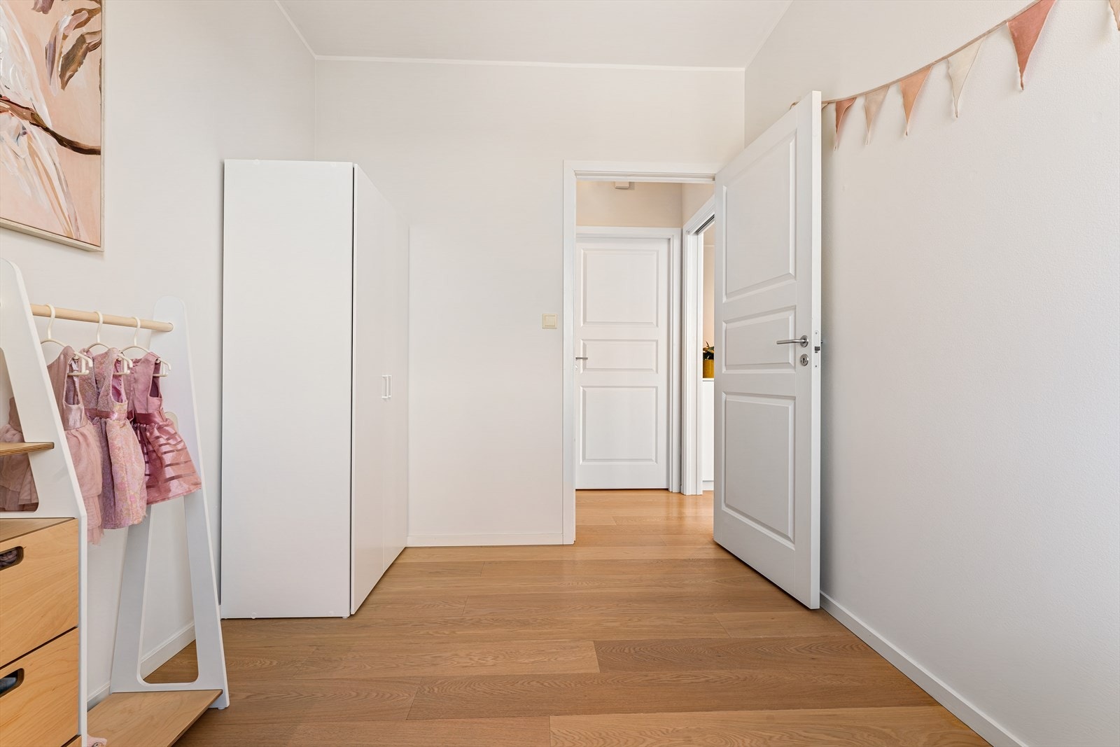 Soverommet ligger praktisk til i nærheten av de andre soverommene og badet. Galleribilde