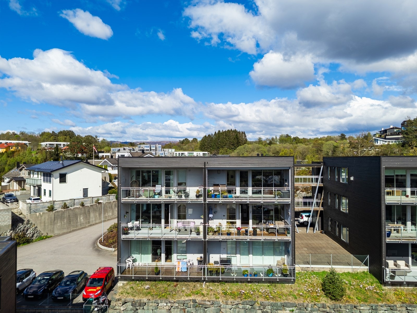 Leiligheten ligger i et velholdt leilighetsbygg fra 2007. Galleribilde