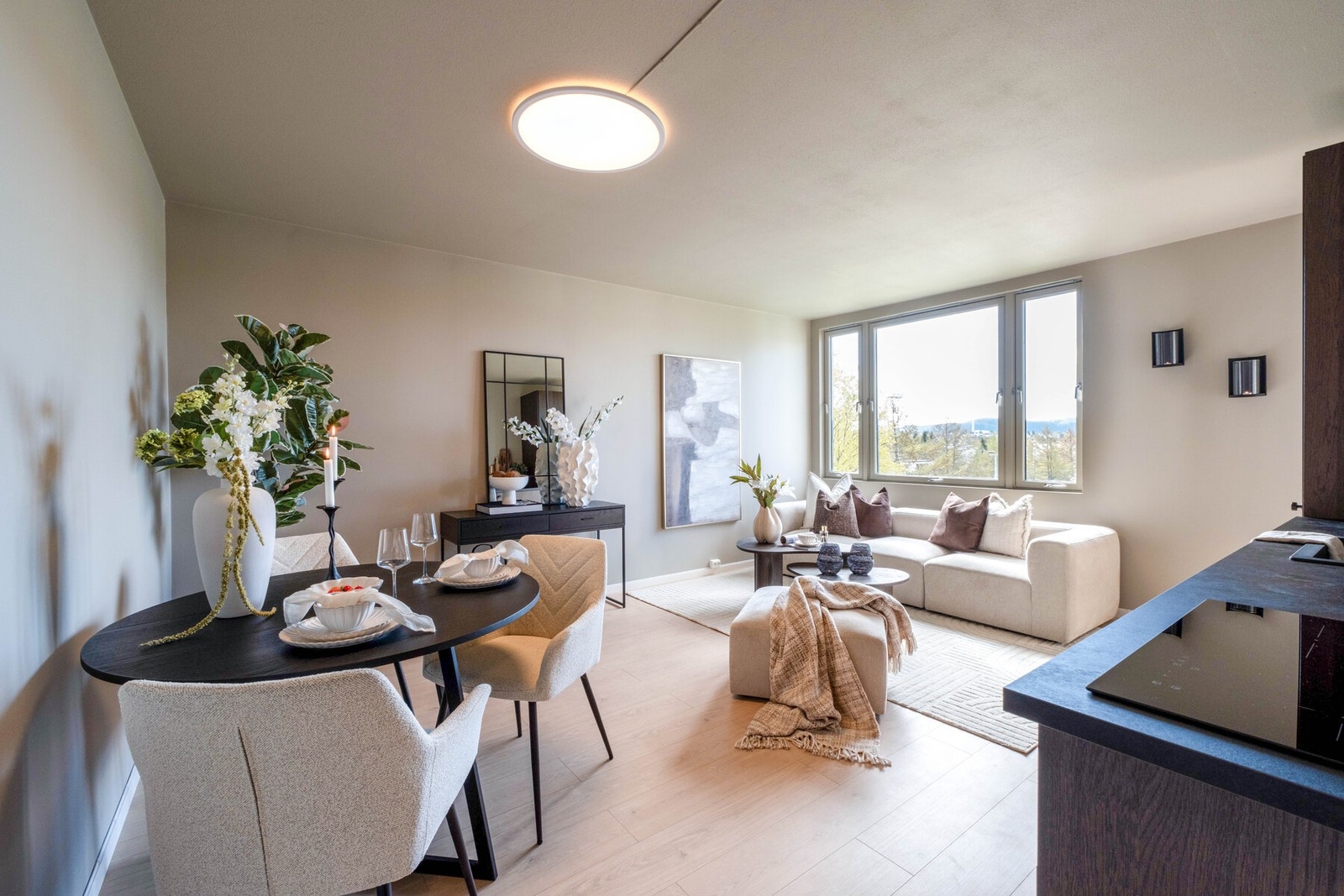 Velkommen til denne stilrene og totalrenoverte leiligheten i Saupstadringen 17A! Galleribilde