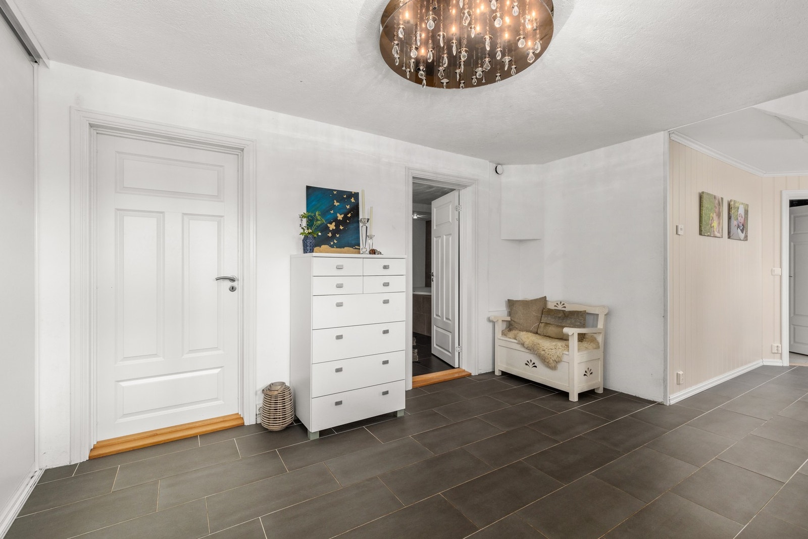 Tilgang til garderoberom og bad Galleribilde