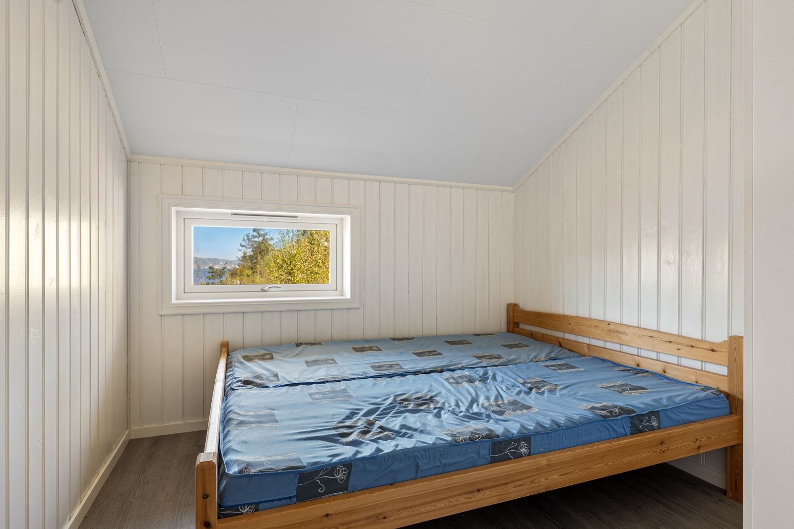 Det andre soverommet i boenheten. (Ikke godkjent for varig opphold se pkt med ferdigattest i salgsoppgaven) Galleribilde