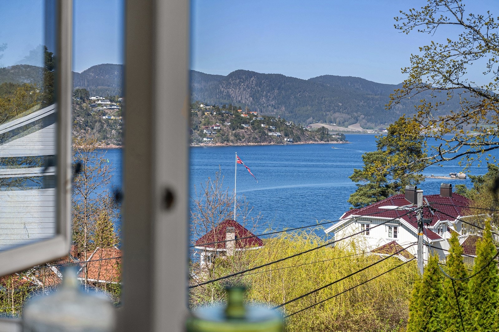 Vinduene rammer inn den flotte utsikten. Galleribilde