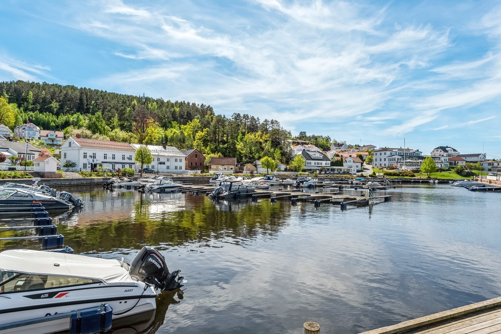 I Holmsbu finner du en sjarmerende båthavn, koselige spisesteder og butikker. Galleribilde