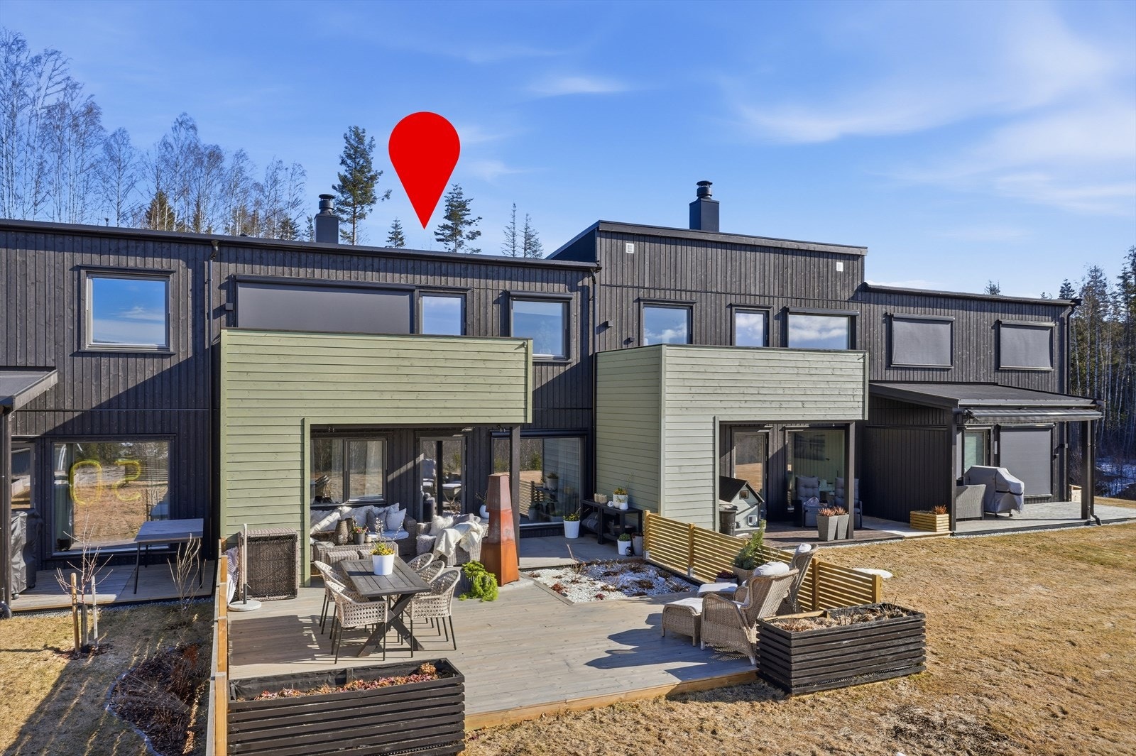 Solrikt og luftig beliggende, i det nyetablerte boligfeltet kalt Lågenlia. Galleribilde