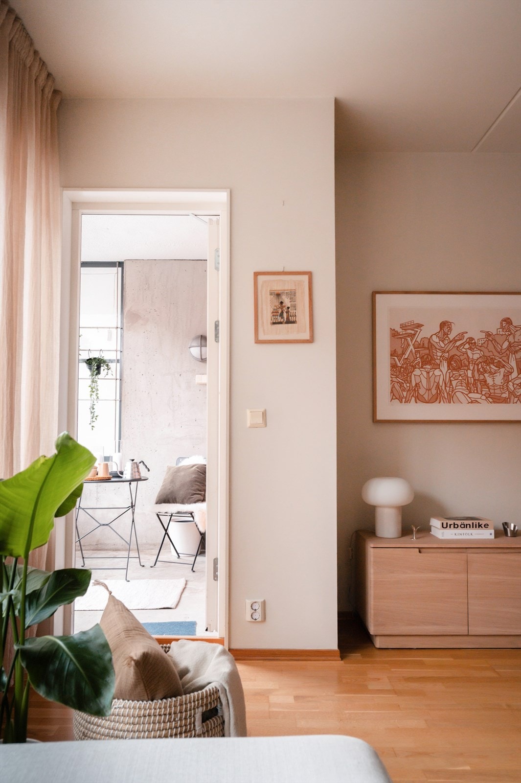 Utgang til hyggelig balkong via stuen. Galleribilde