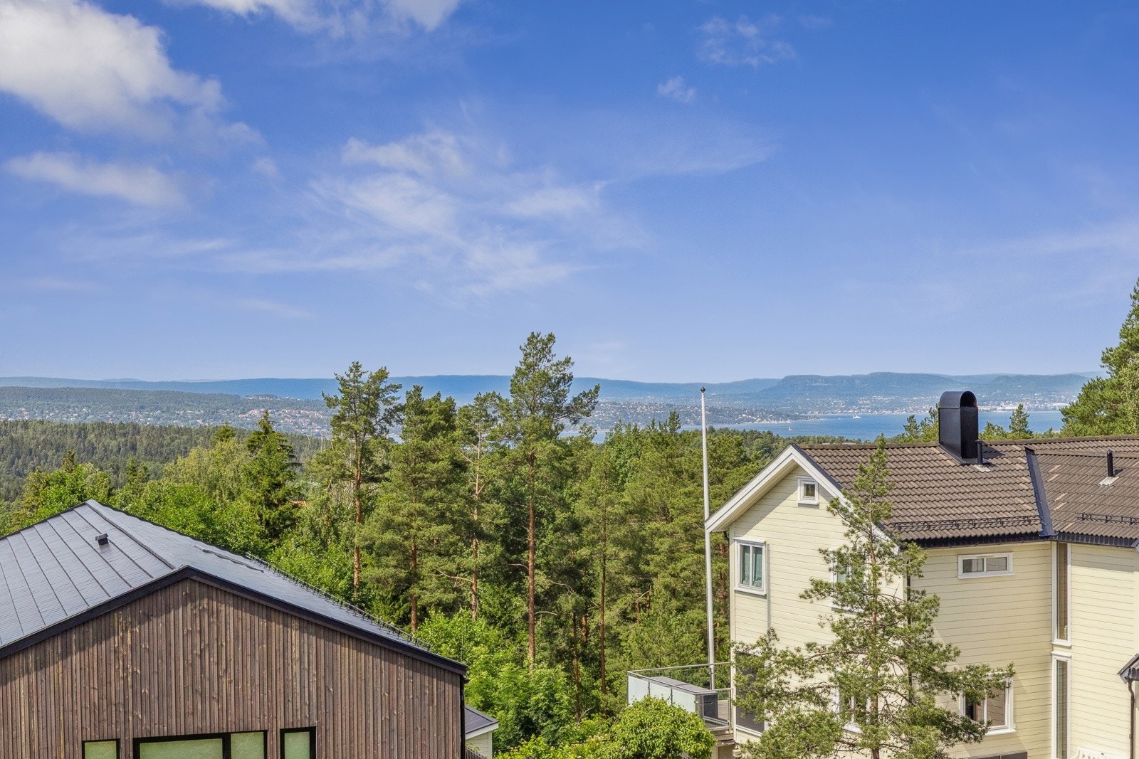 Nydelig utsikt mot Oslofjorden og Norefjell i horisonten Galleribilde