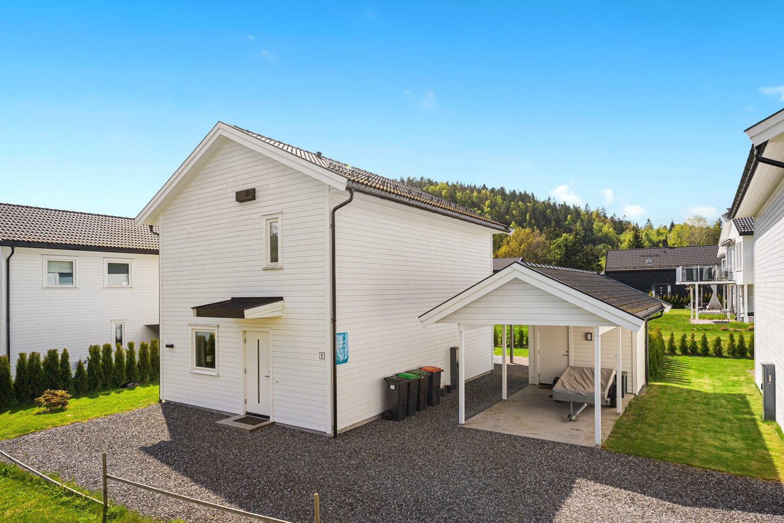 Carport/inngangsparti Galleribilde