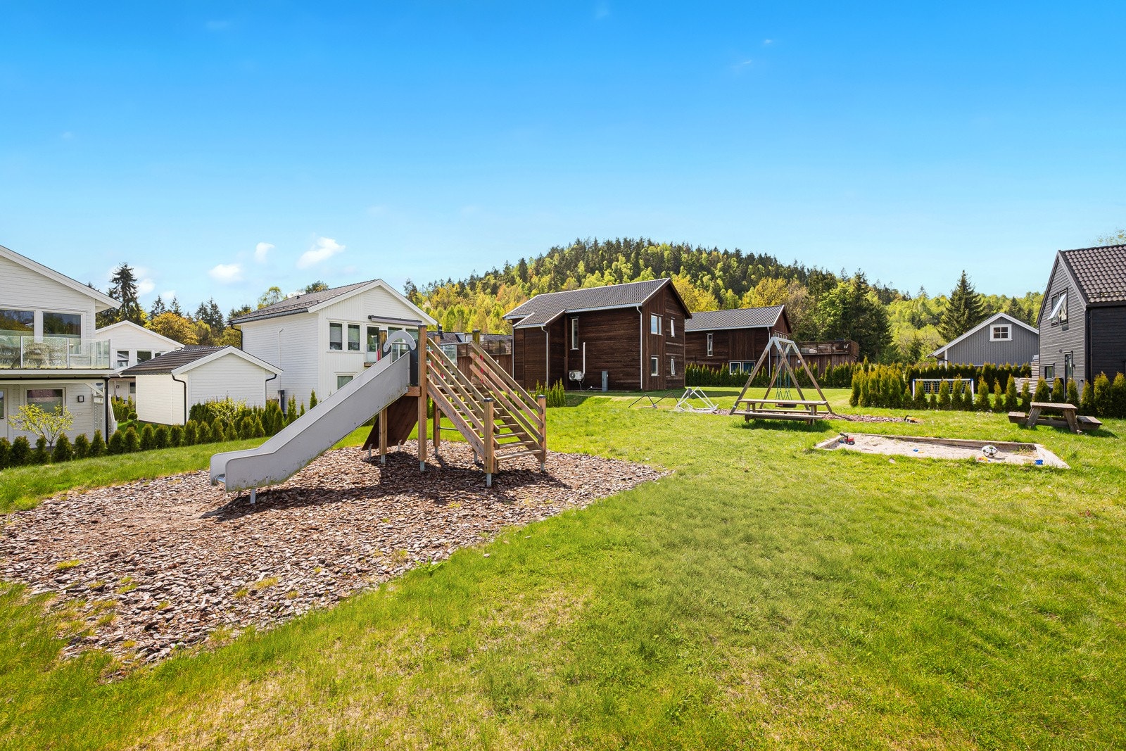 Lekeplass på fellesområde Galleribilde