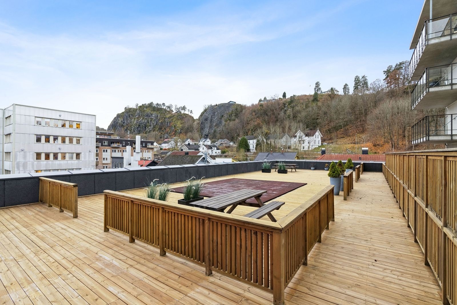 Stor felles takterrasse i samme etasje som leiligheten Galleribilde