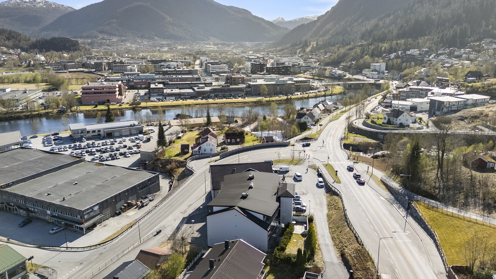 - Leiligheten har en sentral beliggenhet med kort vei til alle fasiliteter - Galleribilde