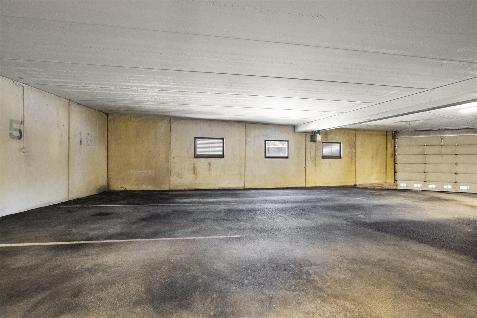 - Seksjonen har fast parkeringsplass i felles parkeringskjeller - Galleribilde