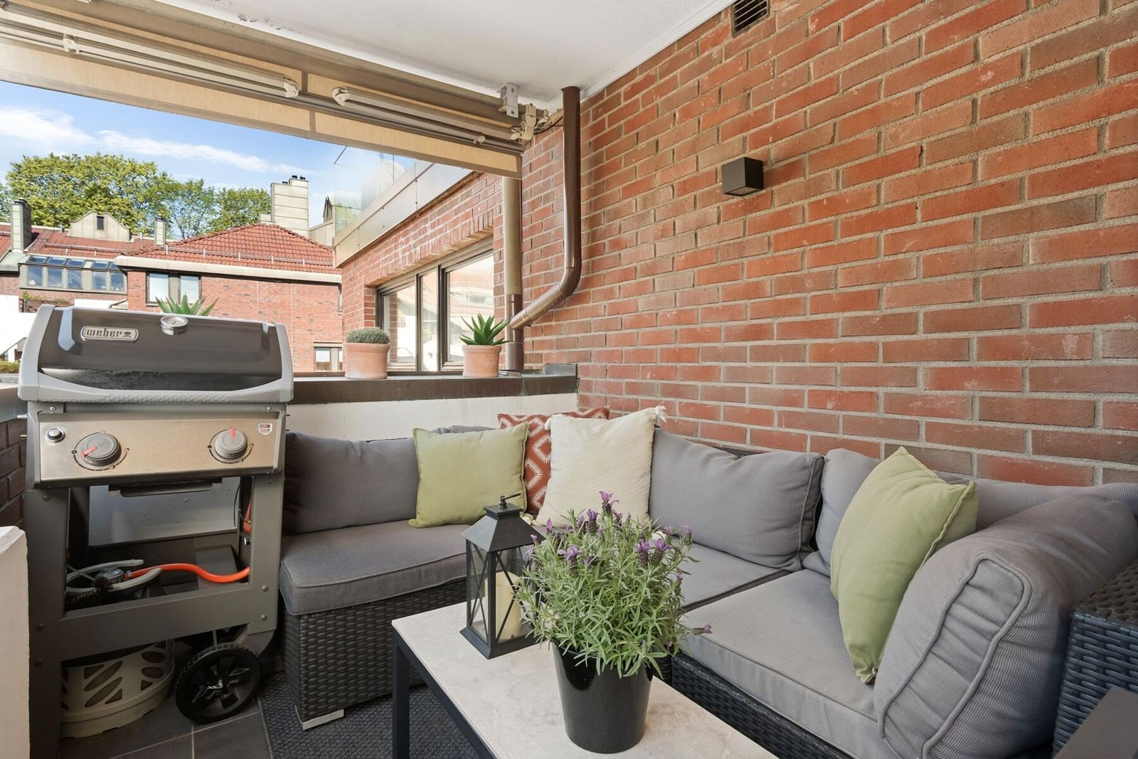 Her har du gode møbleringsmuligheter og plass til både sittegruppe og grill. Galleribilde