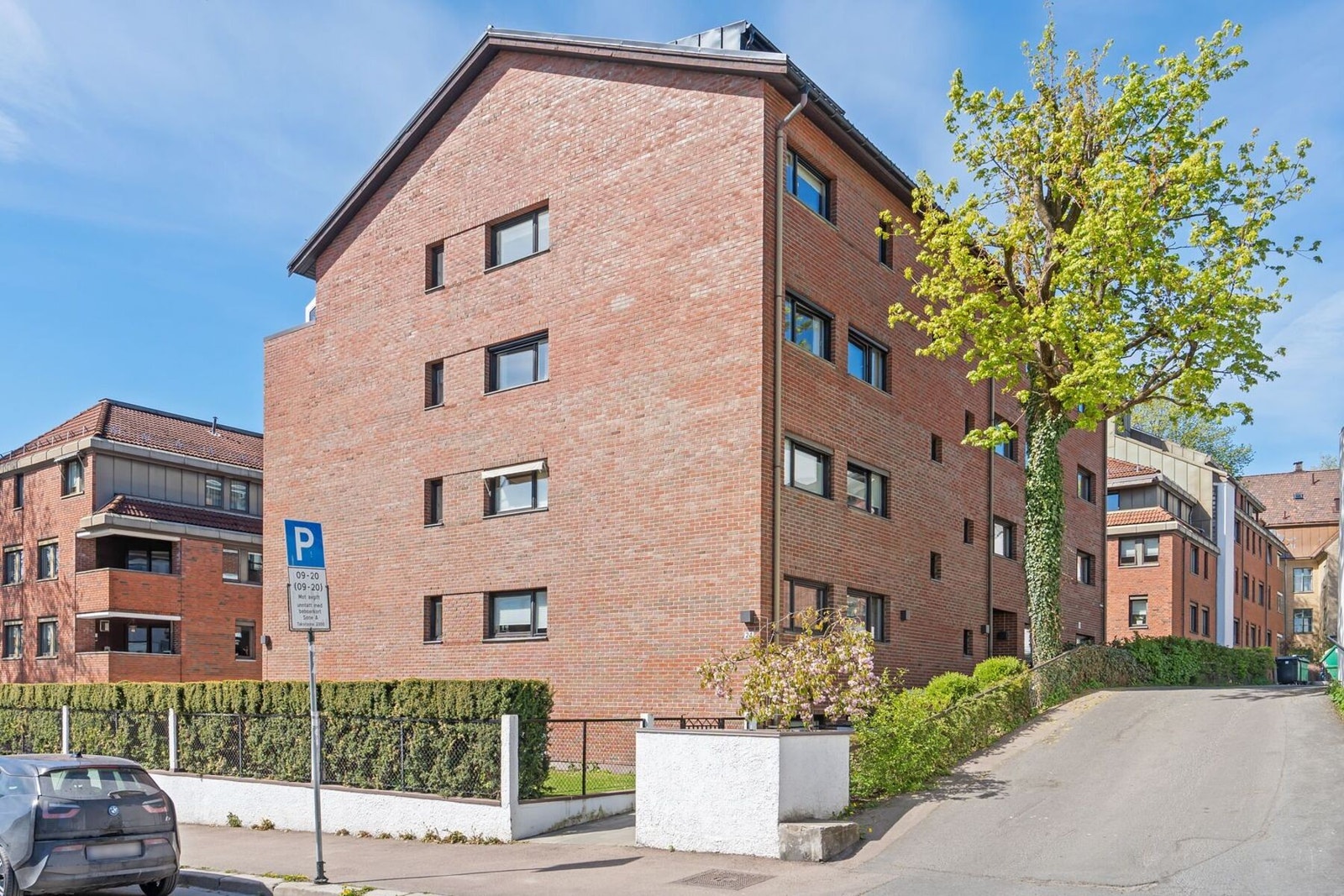 Niels Juels gate 24 har en svært attraktiv og sentral beliggenhet på Skillebekk/Frogner - et av Oslos mest ettertraktede boligområder Galleribilde