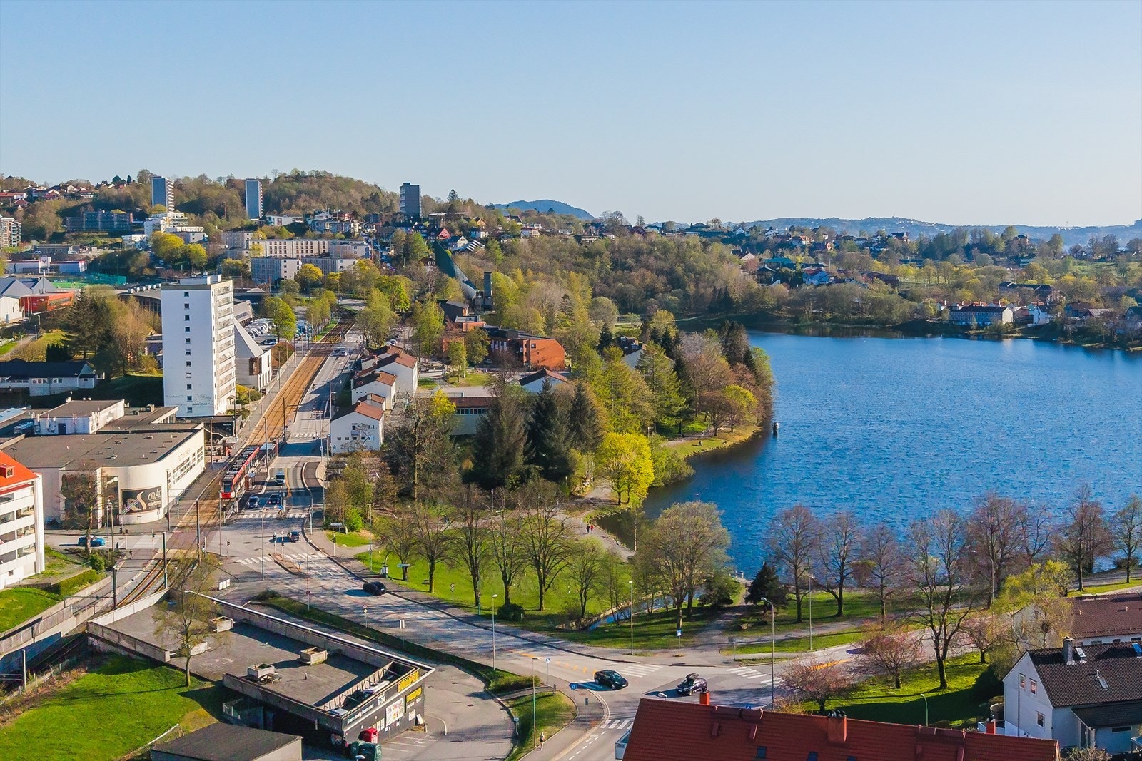 Like ved senteret ligger også Tveiteråsvannet, som byr på en flott og lavterskel joggetur rett utenfor døren. Galleribilde
