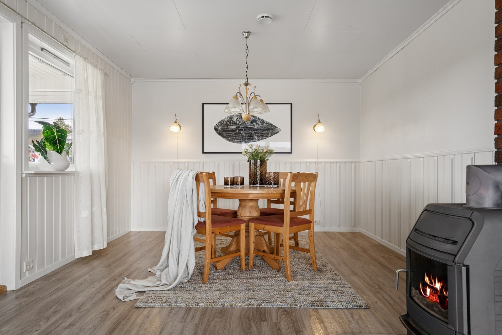 Spisestue med utgang til en stor terrasse Galleribilde