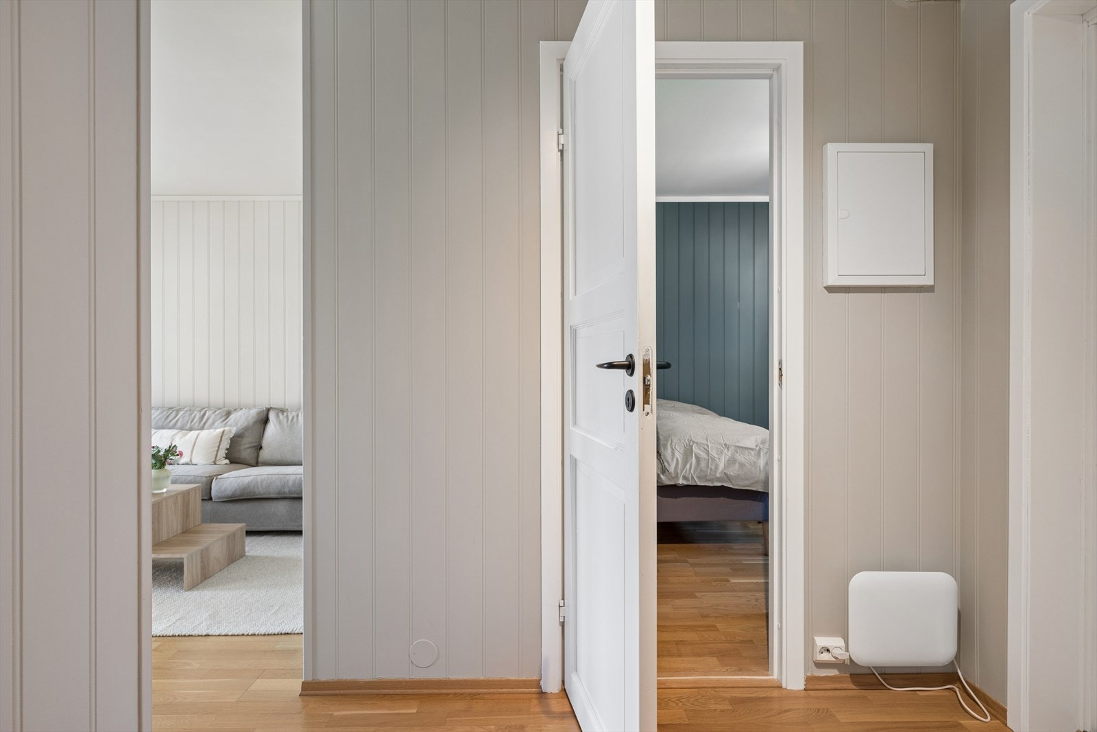 Leiligheten har ett soverom som byr på fine innredningsmuligheter. Galleribilde