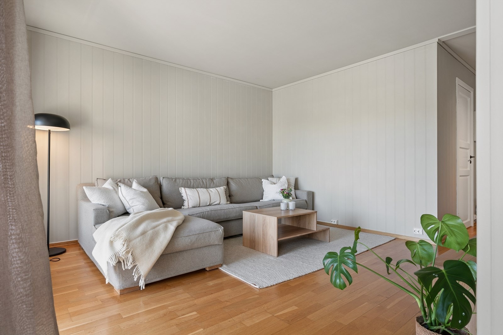 God plass til sofa, bord og TV-løsning. Galleribilde