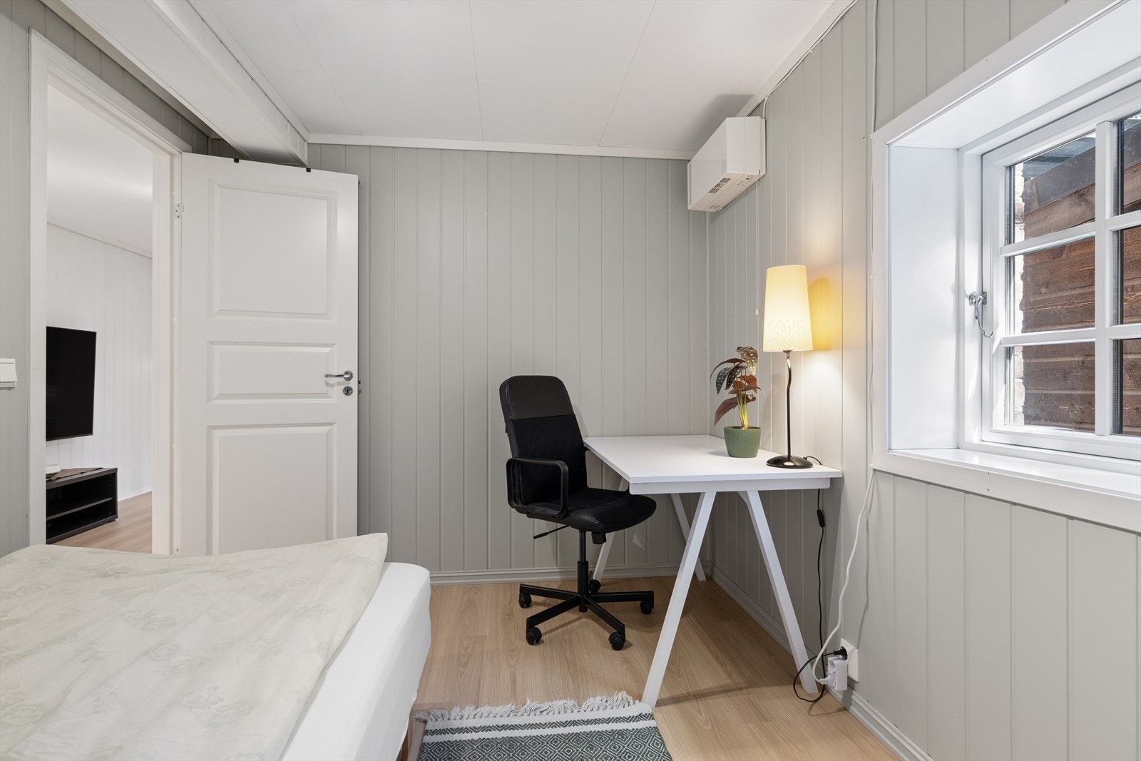 I 2024 ble det installert ny mekanisk ventilasjon på dette soverommet for et godt inneklima. Galleribilde