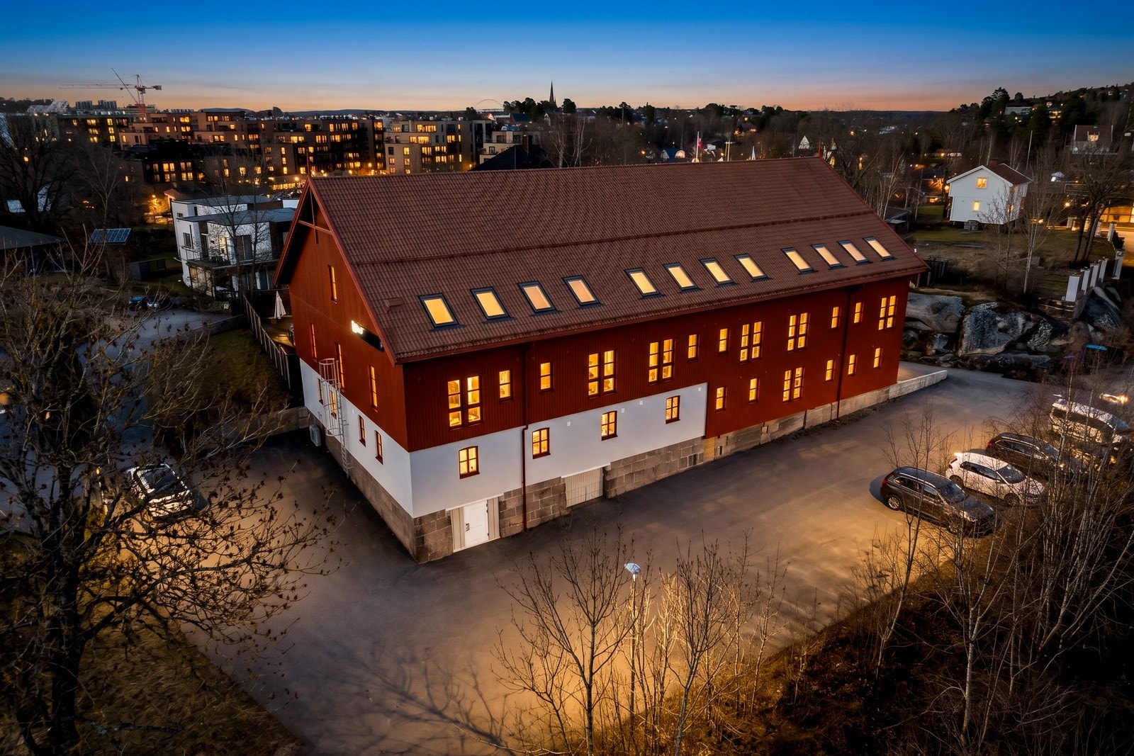 Leiligheten ligger i et unikt boligbygg på attraktive Nordre Kråkerøy med få minutters gange fra Værstetorvet og Fredrikstad sentrum. Galleribilde