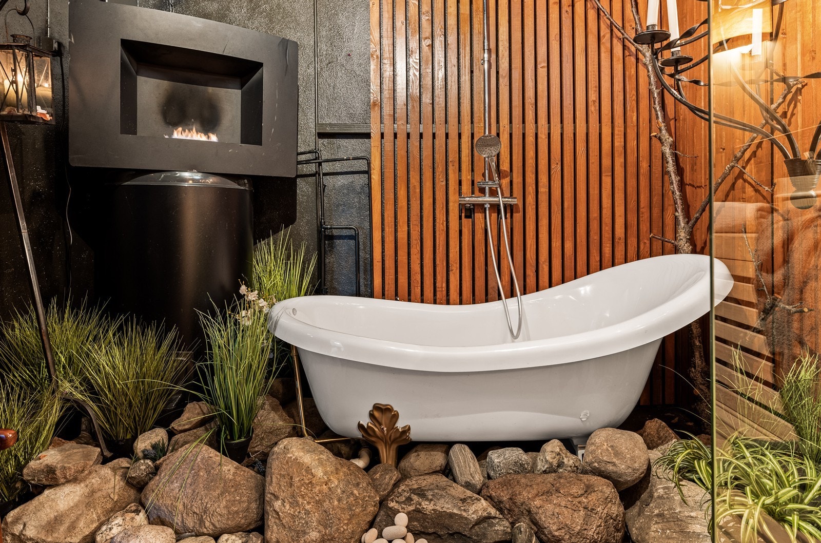 Varmtvannsberederen på 200 liter fra 2021 er plassert på dette badet. Galleribilde