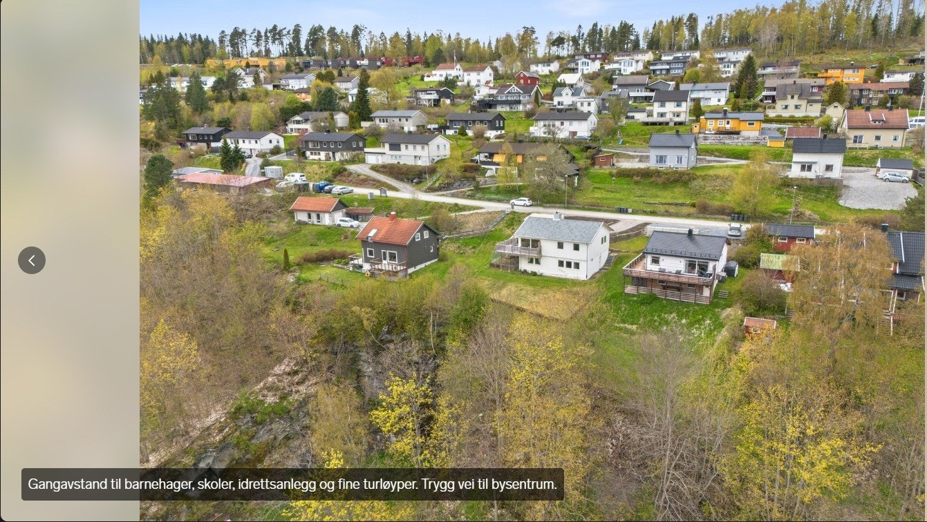 Enveiskjørt gate, rolig område. Galleribilde