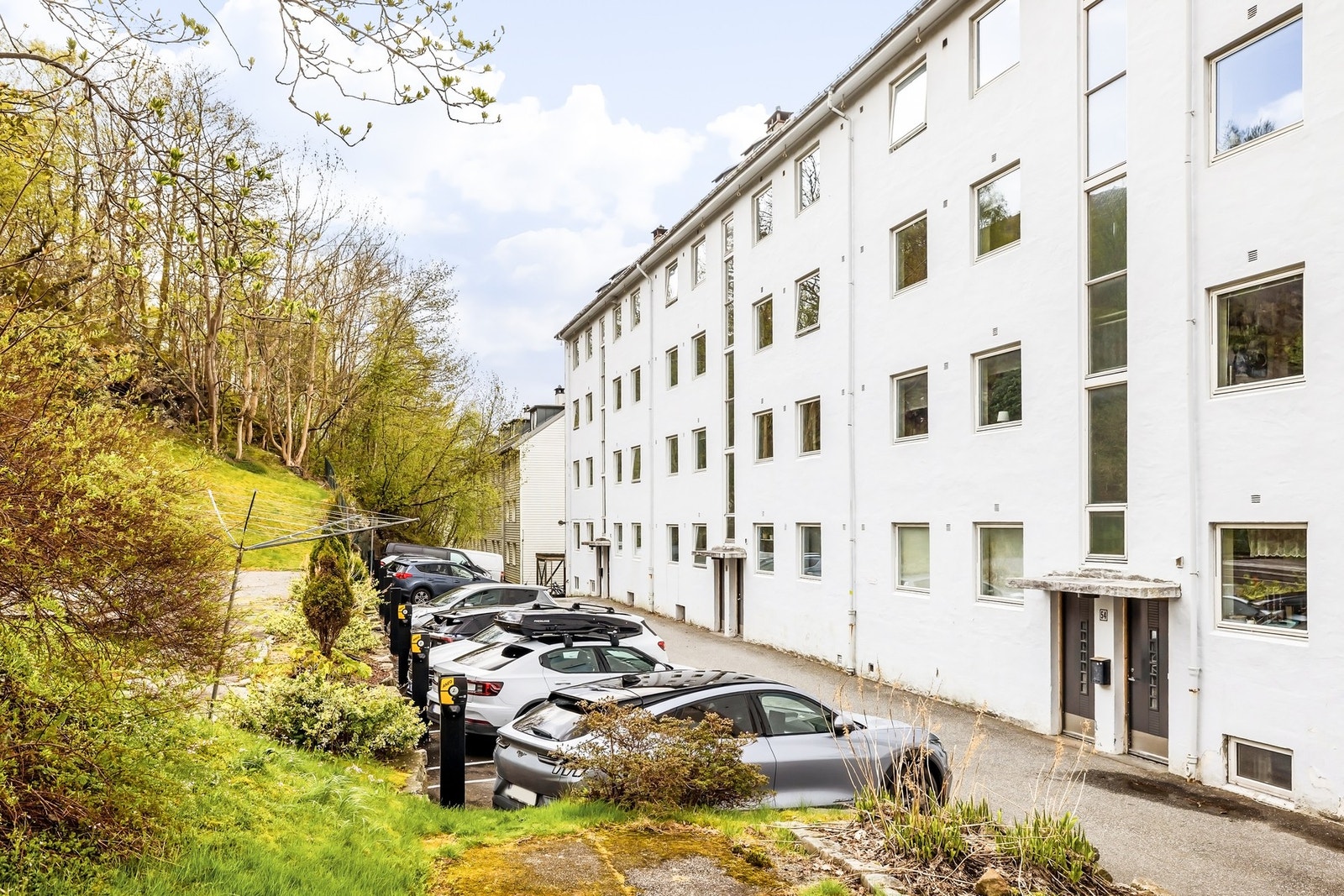 Parkering på felles plass på baksiden av bygget Galleribilde