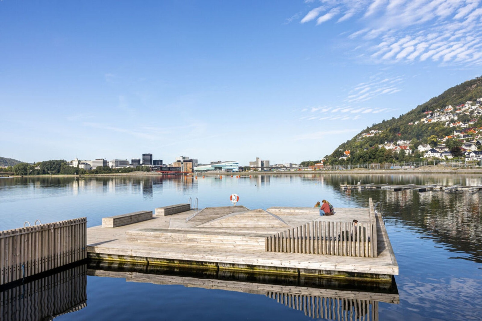 Fra leilighetene er det også kort avstand til bademulighet ved Møllendal, i tillegg til flere fine turmuligheter Galleribilde