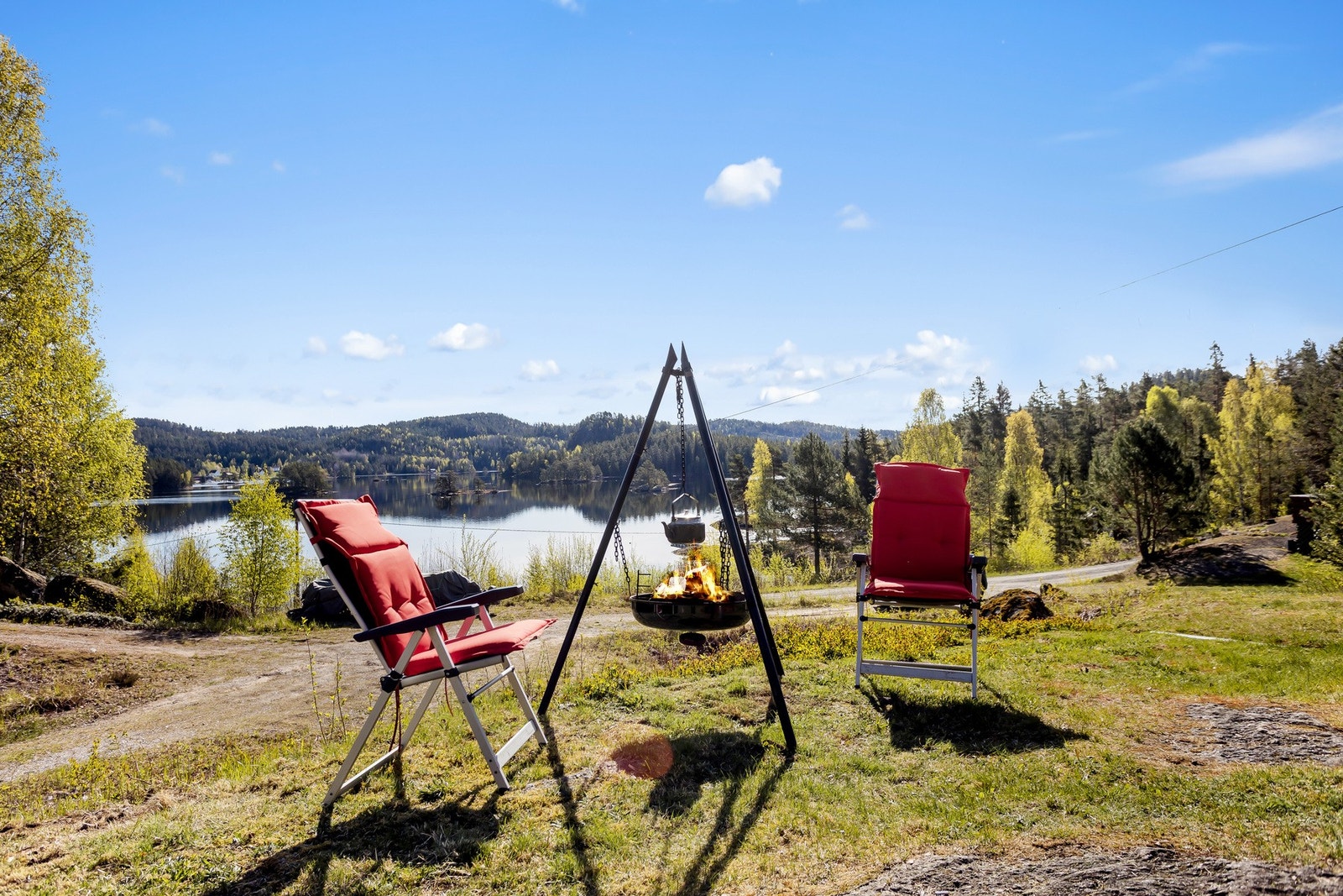 Velholdt og oppgradert fritidsbolig med idyllisk beliggenhet ved Vegår i Vegårshei. Galleribilde