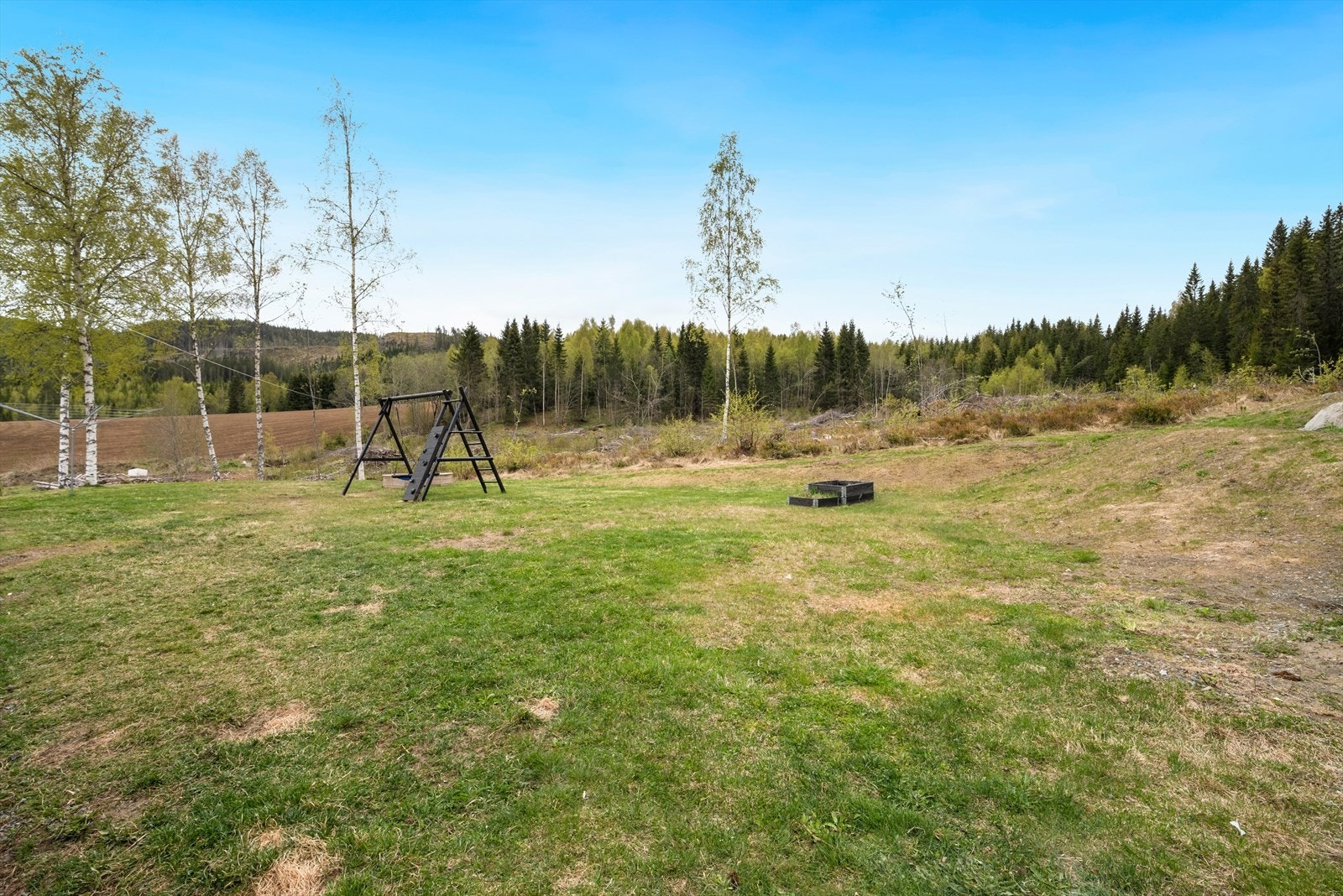 Pent opparbeidet uteområdet og tomt på hele 1,3 mål. Galleribilde