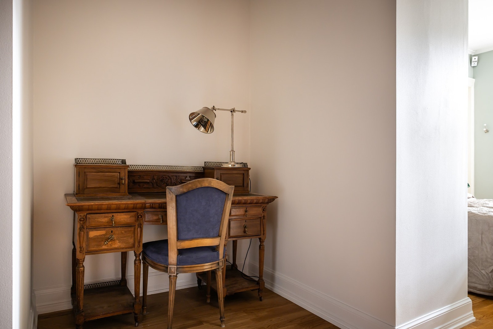 Mellomgang mellom soverom og hallen. Praktisk for f.eks kontorplass. Galleribilde