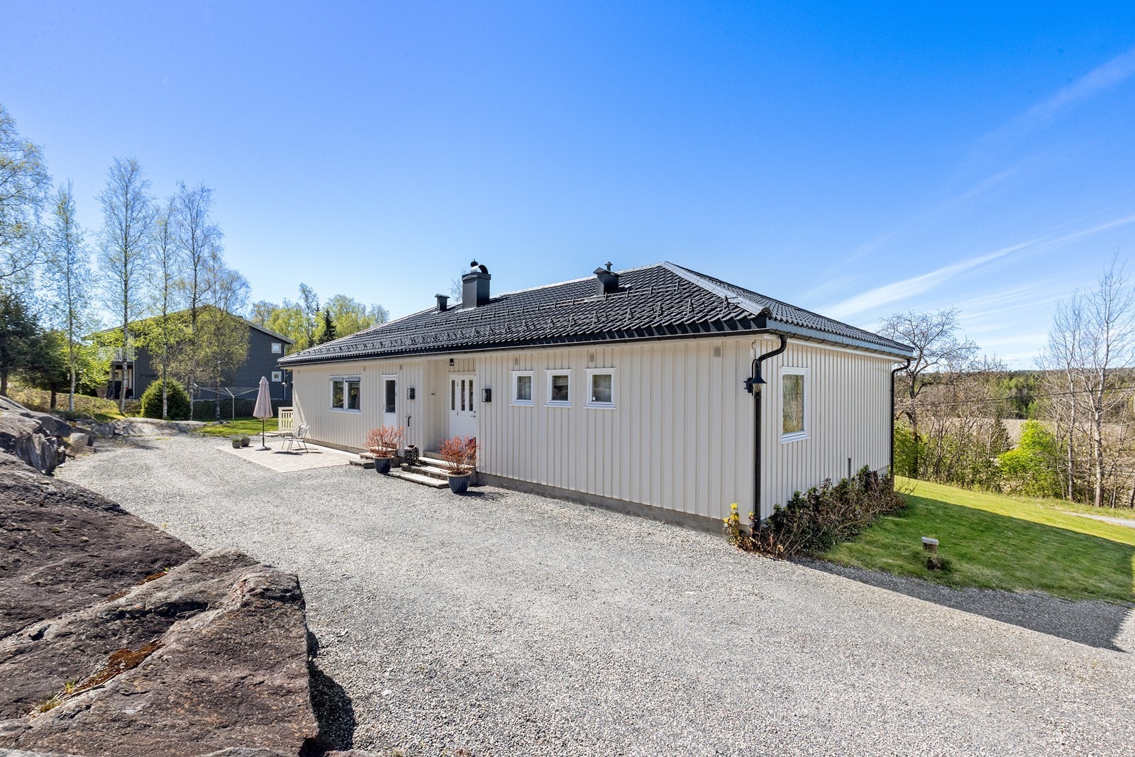 Eiendommen ligger i et etablert og barnevennlig boligområde. Galleribilde