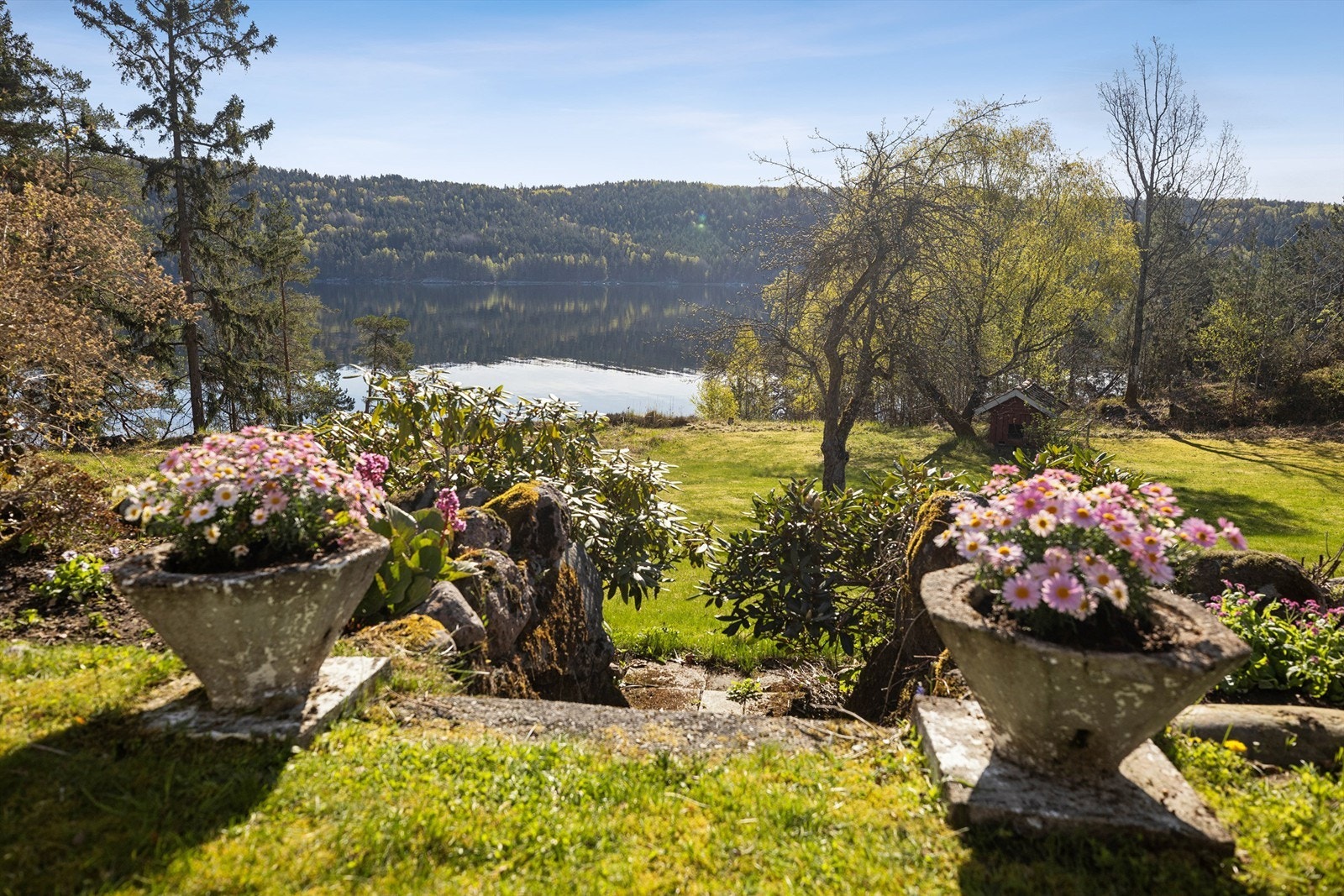 Boligen har sin egen private oase mellom Bunnefjorden og Haslumdammene - Her er det godt gjort å ikke drømme seg bort! Galleribilde