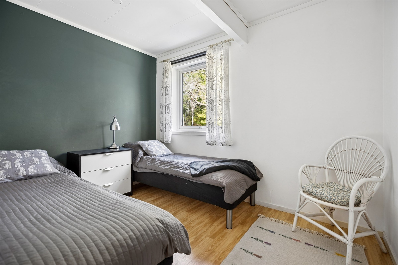 Soverom 2 har også god plass og fleksible møbleringsmuligheter Galleribilde