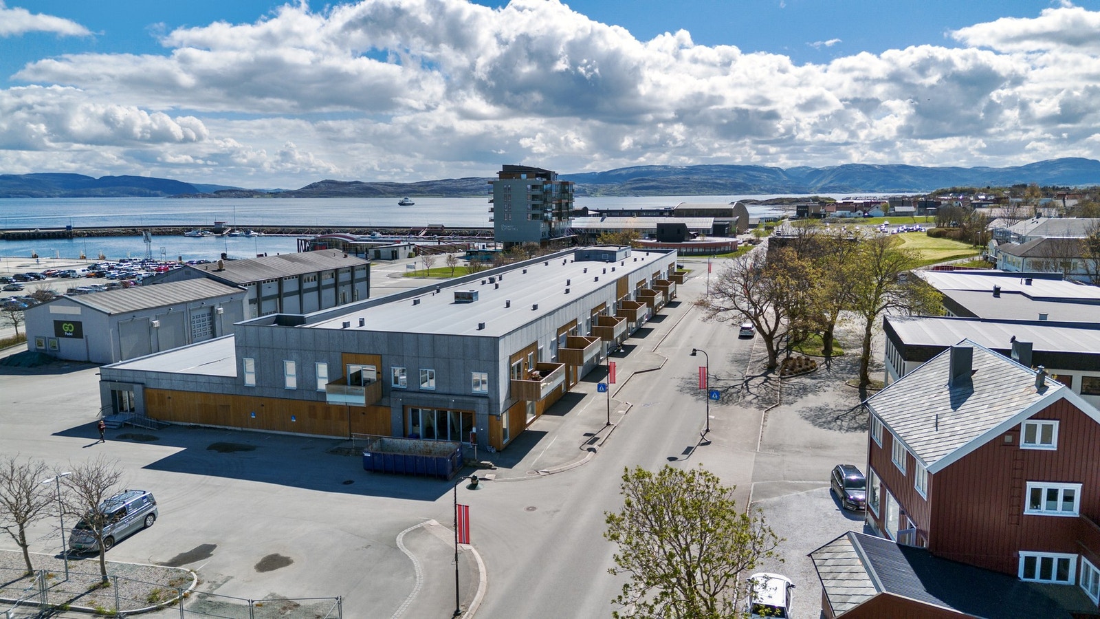 Leiligheten har en sentral beliggenhet midt i Brekstad sentrum. Galleribilde