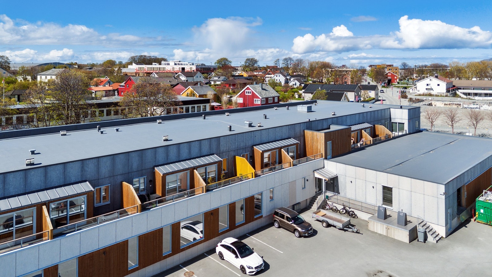 Hver boligseksjon har bruksrett til én biloppstillingsplass. Galleribilde