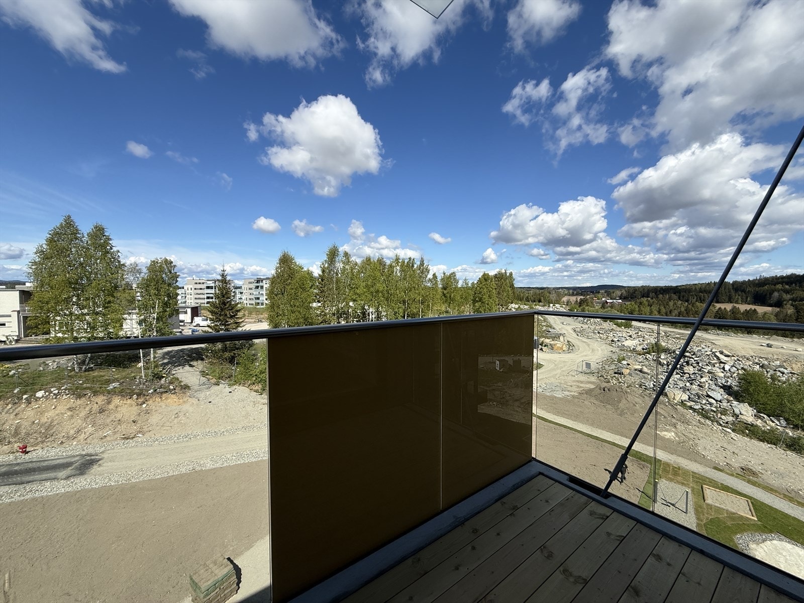 Flott utsikt fra balkongen - veldig gode solforhold fra tidlig ettermiddag til langt på kveld! Galleribilde