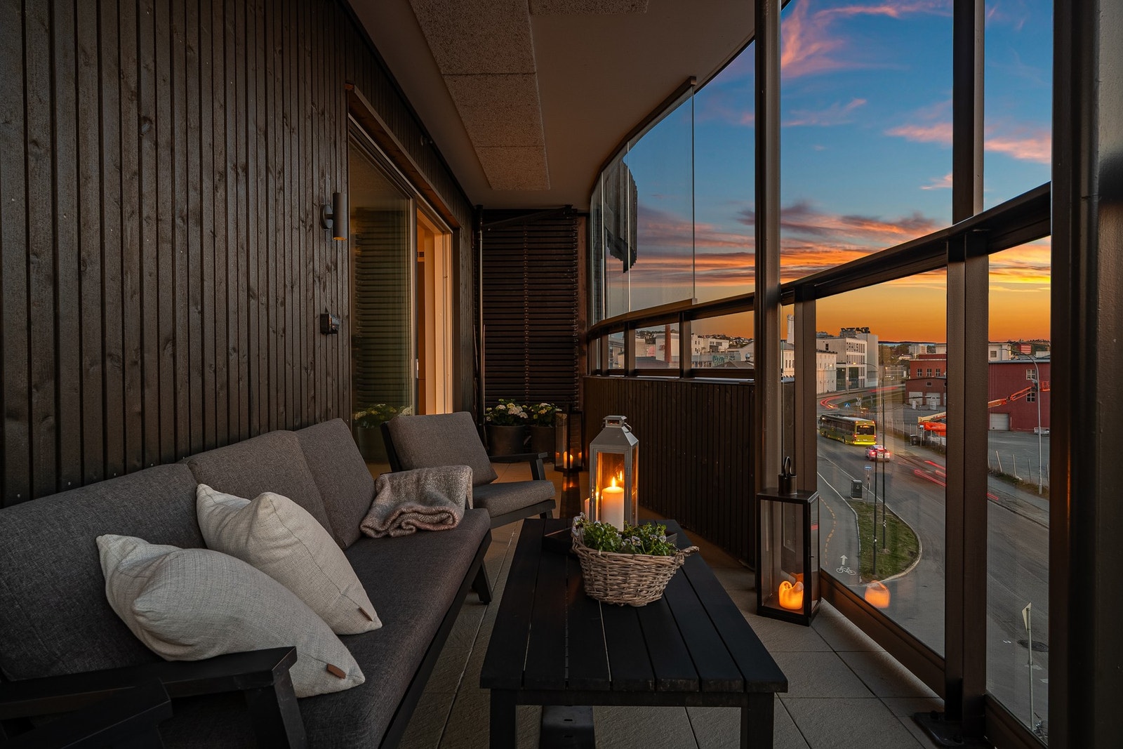 Det er god plass til ønsket møblering, grill, osv. Galleribilde