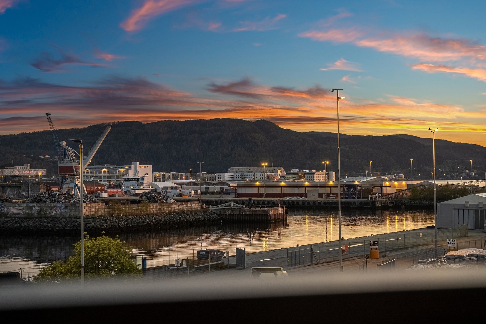 Den flotte utsikten byr også på fargerike solnedganger. Galleribilde