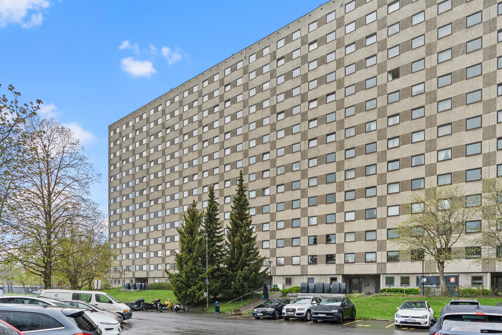 Boligen ligger i byggets 11. etasje. Galleribilde