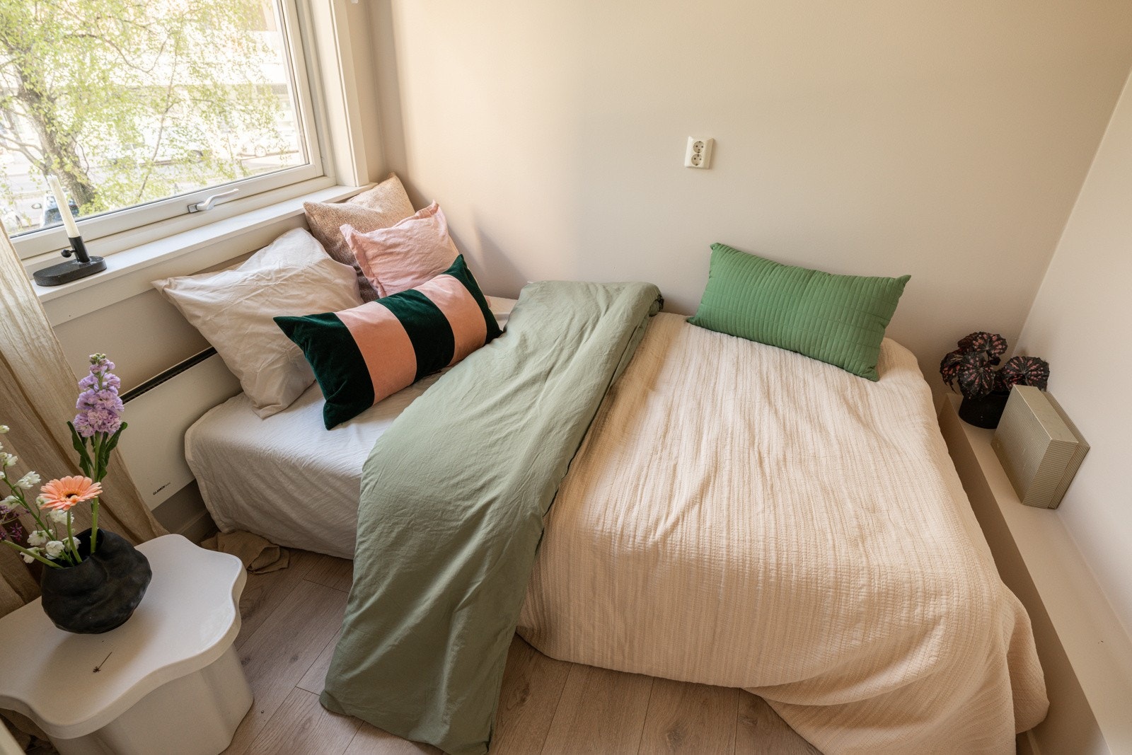 Den store vindusflaten slipper inn godt med naturlig lys. Galleribilde
