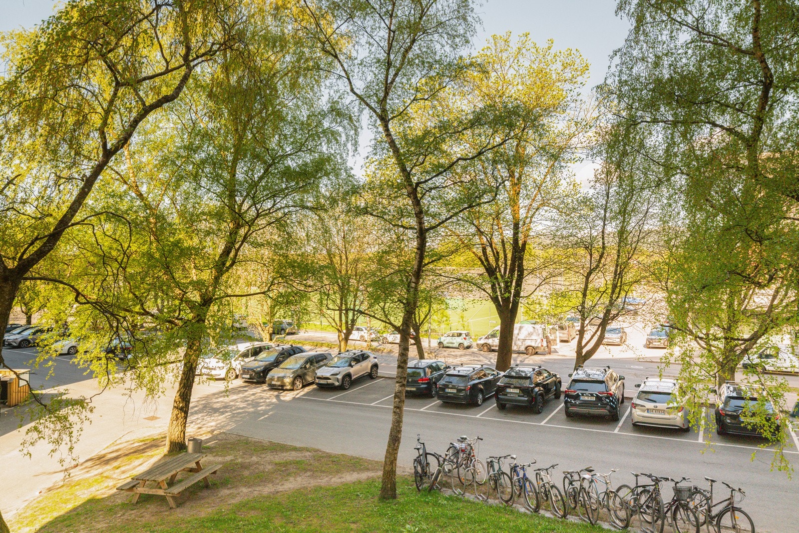 Beliggenheten mot vest sørger for gode solforhold på ettermiddag og kveld. Galleribilde