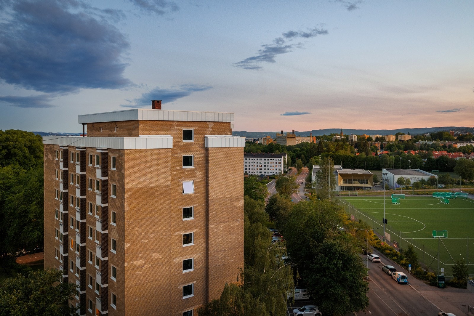 Det er flere koselige og populære kaféer og spisesteder i umiddelbar nærhet, samt gangavstand til BI og Storo Storsenter. Galleribilde