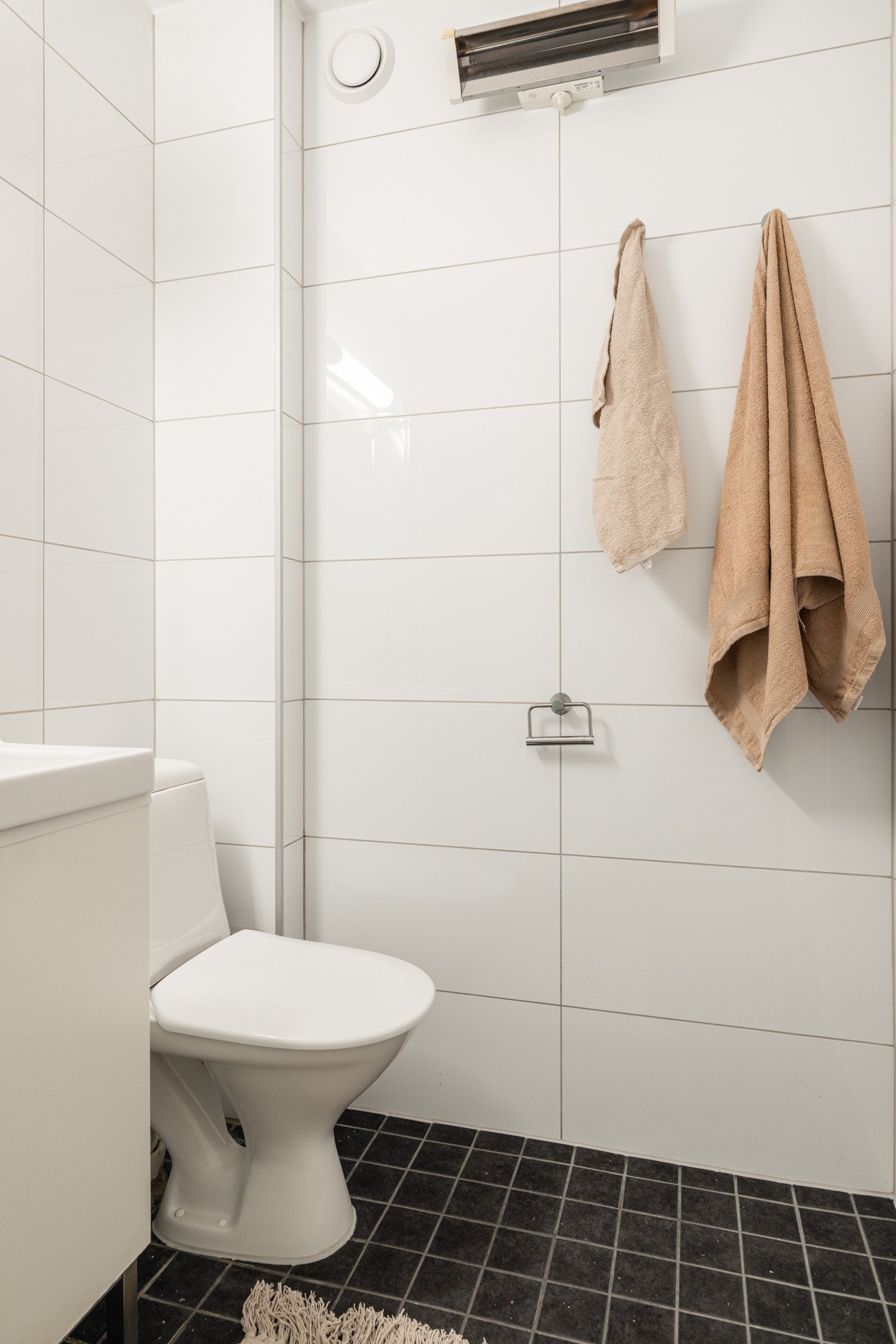 Baderommet har fått TG 3 i tilstandsrapporten og må oppgraderes for å tåle normal bruk etter dagens krav. Galleribilde