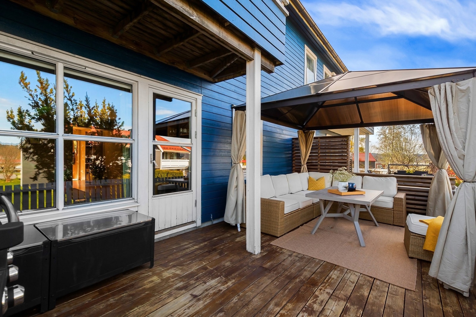 Fra stuen er det utgang til en herlig terrasse på 23 kvm Galleribilde